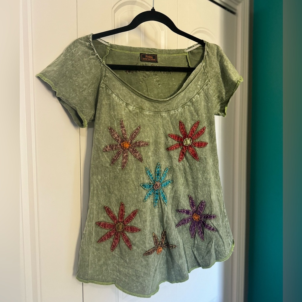 Rising International Small/Medium Green Floral Tunic Top